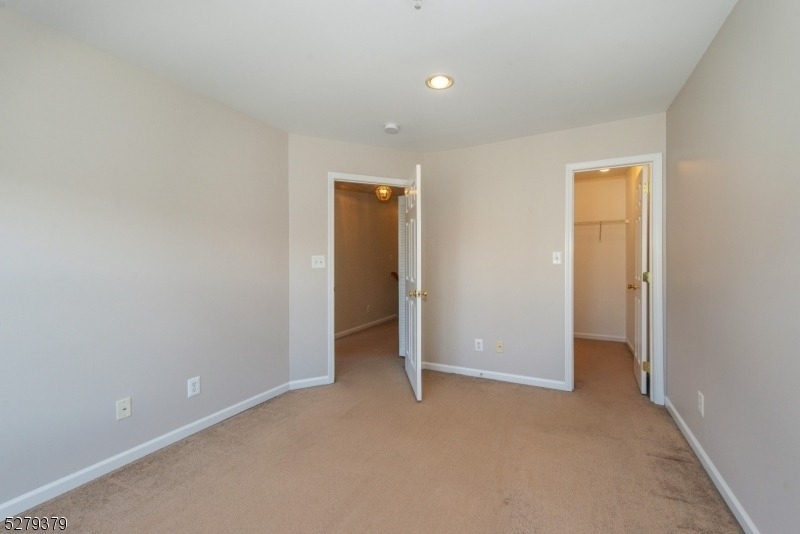 102 Lakeview Ct - Photo 11