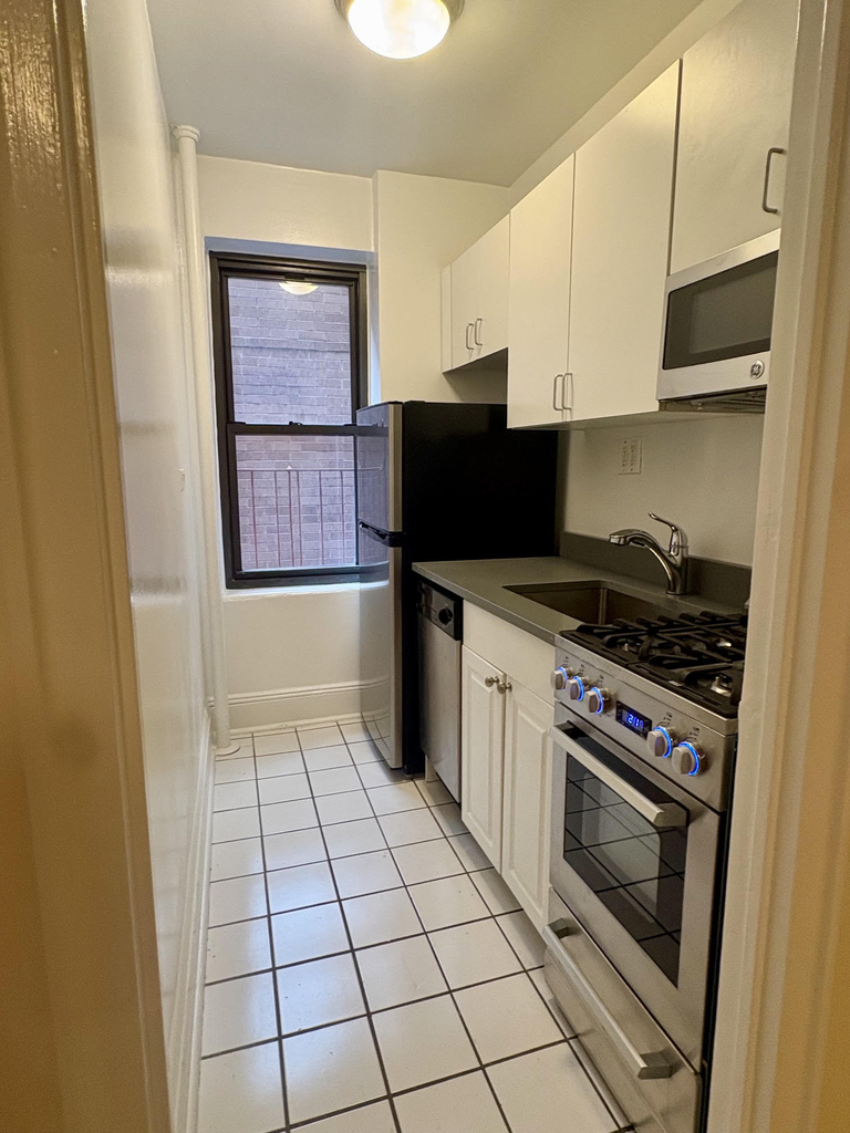 East 24th Street - Photo 2