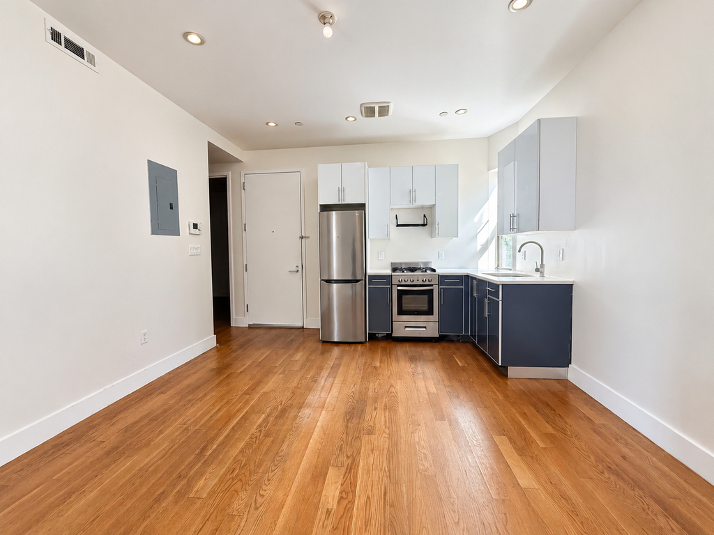 42 Malcolm X Boulevard - Photo 1