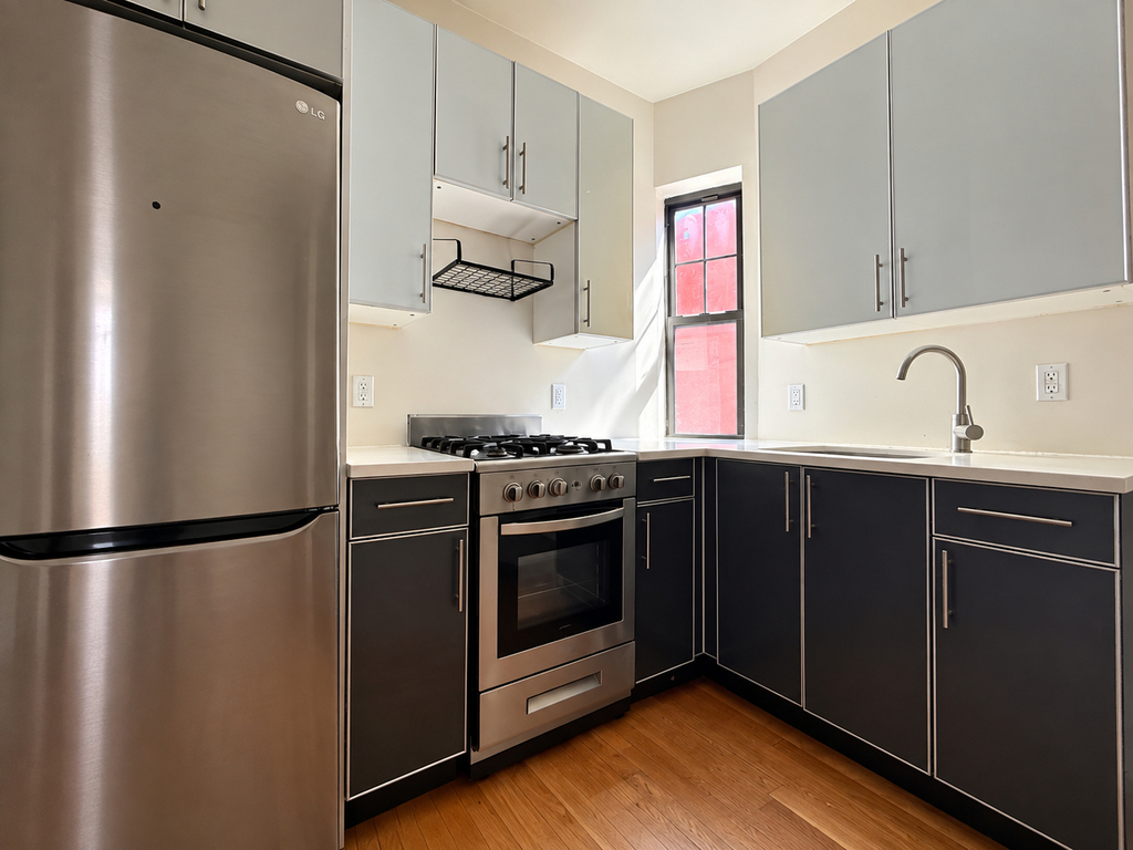42 Malcolm X Boulevard - Photo 2