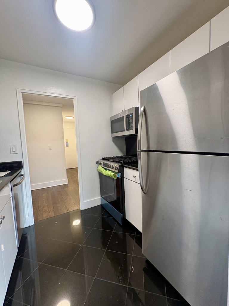 East 63rd Street - Photo 3