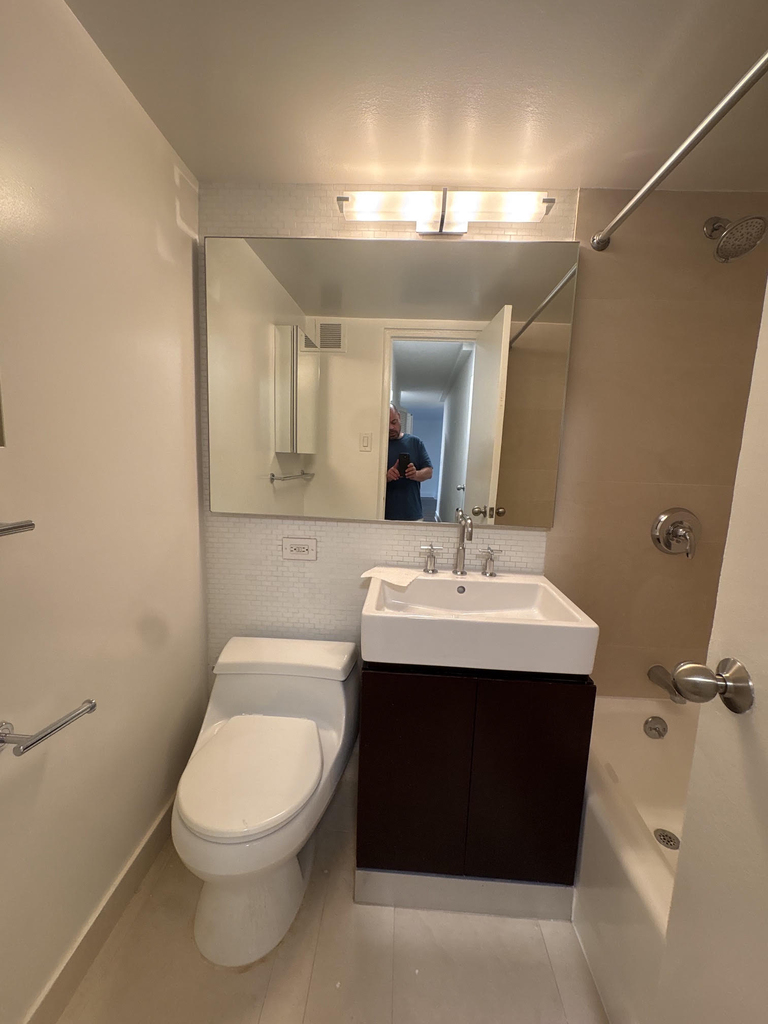 East 63rd Street - Photo 7