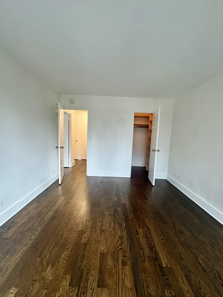 East 63rd Street - Photo 9