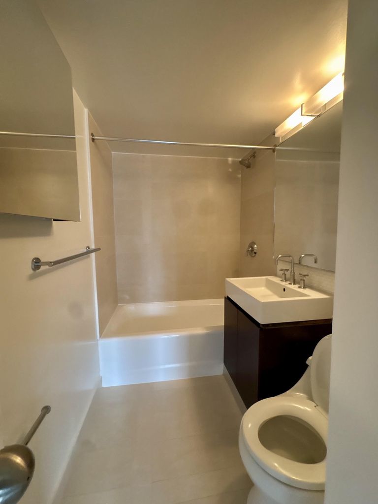 East 63rd Street - Photo 11