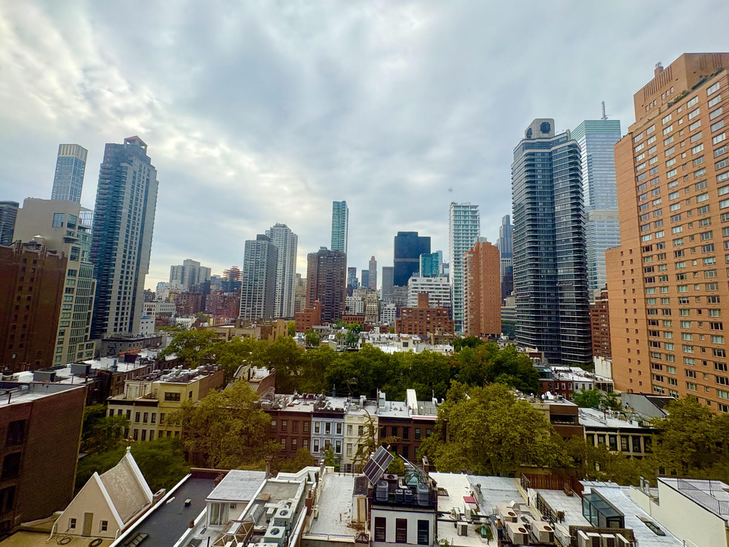 East 63rd Street - Photo 2