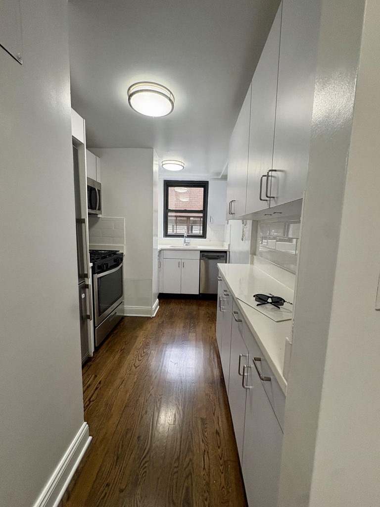 East 57th Street - Photo 3