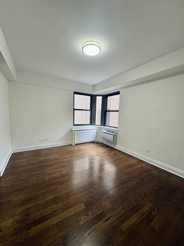 East 57th Street - Photo 7