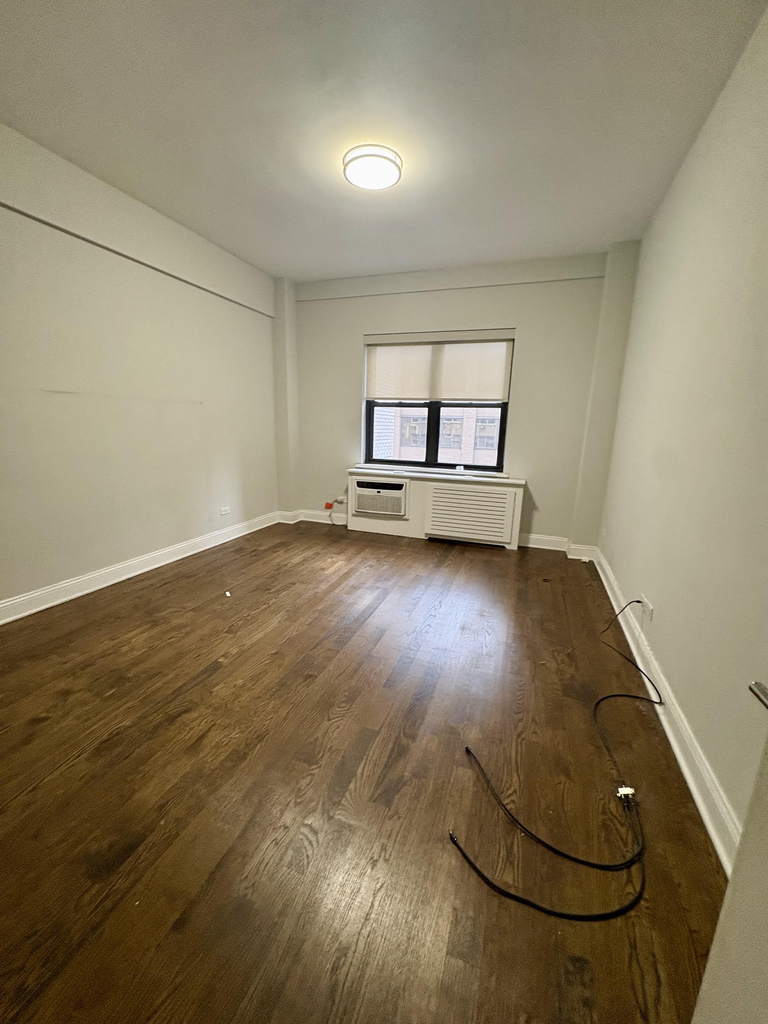 East 57th Street - Photo 2