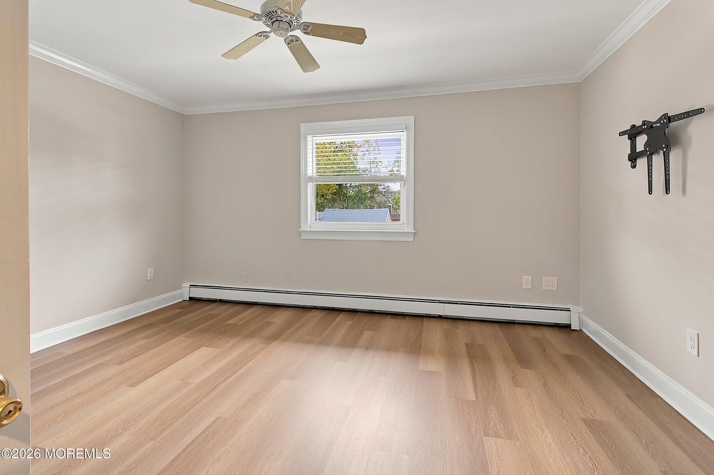 735 Greens Avenue - Photo 7