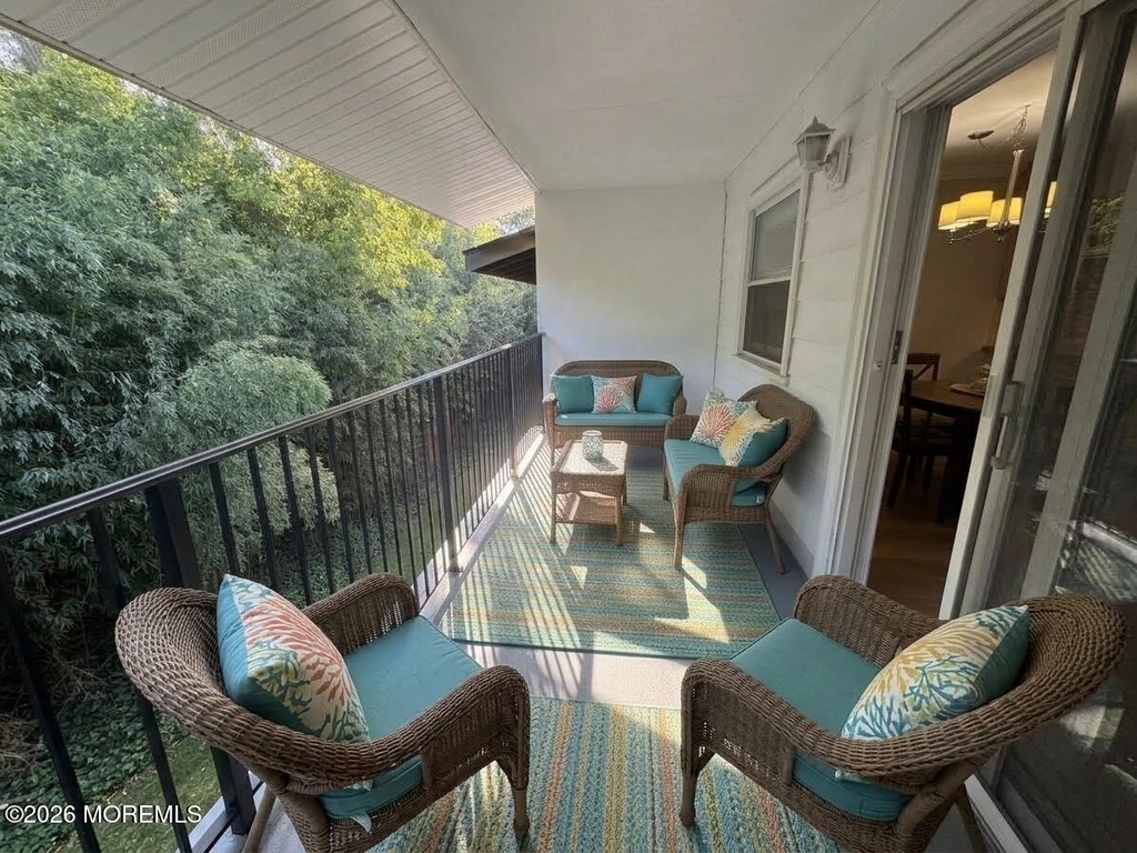 735 Greens Avenue - Photo 4