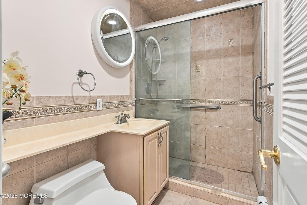 735 Greens Avenue - Photo 16