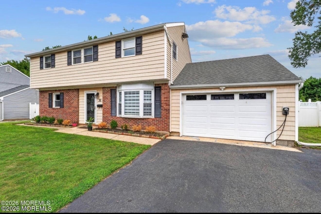 31 Peach Tree Road - Photo 0