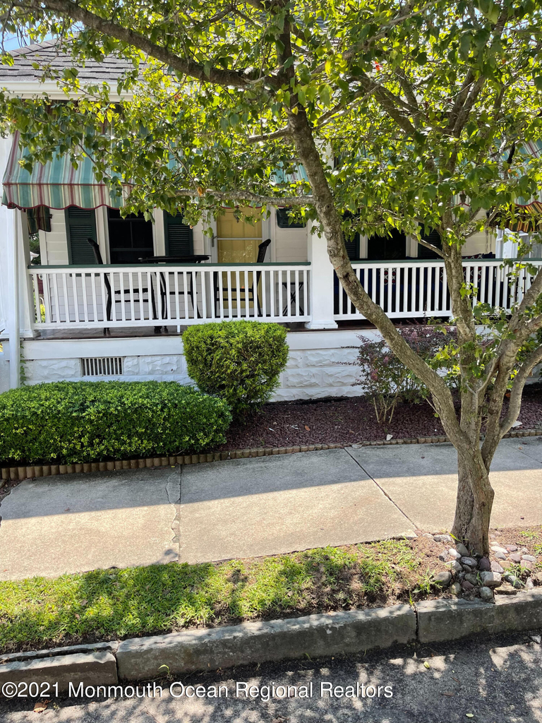 56 Franklin Avenue - Photo 2