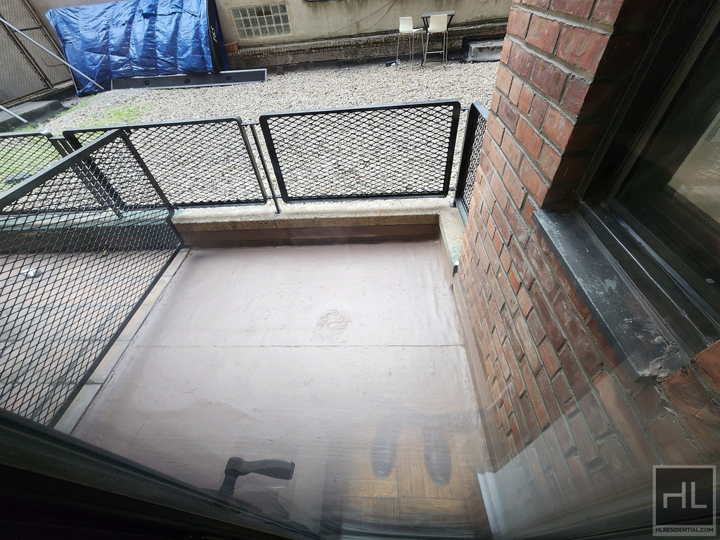 East 35 Street - Photo 4