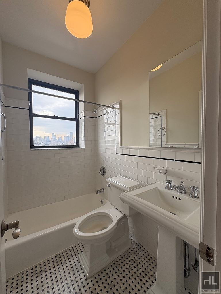 Second Avenue - Photo 6