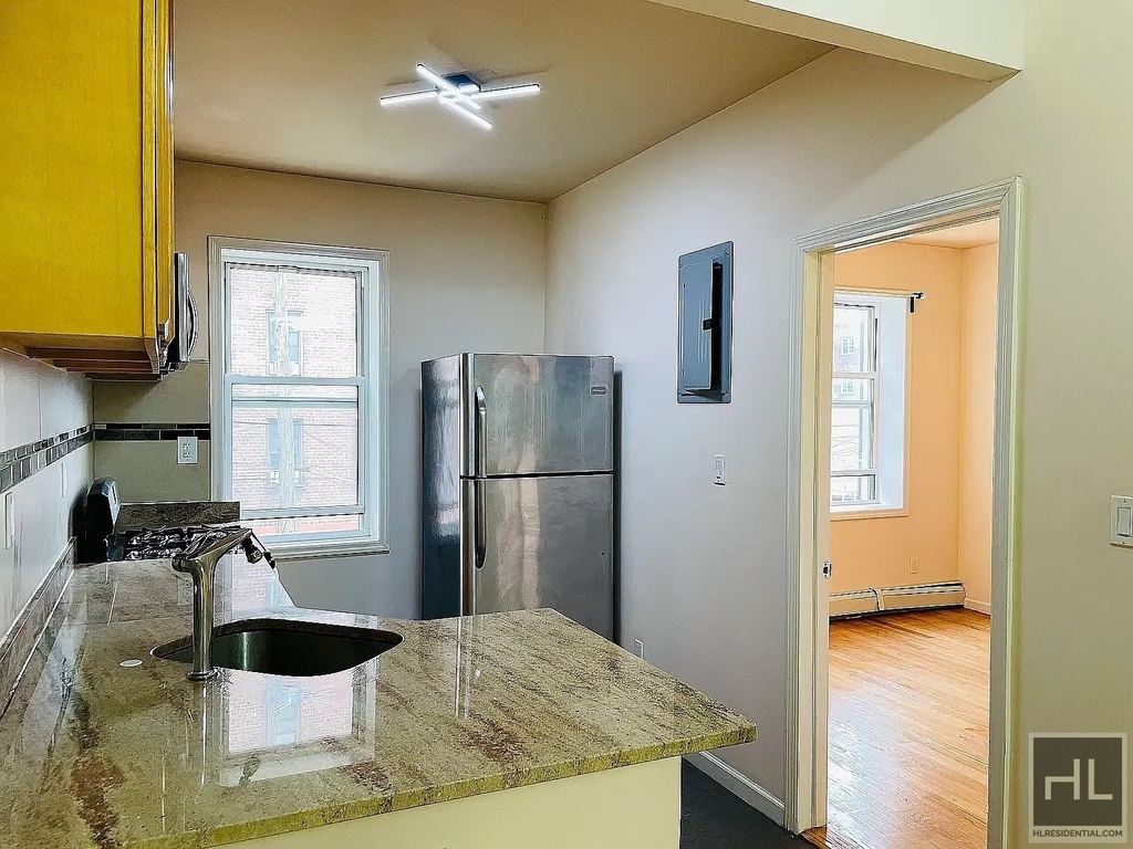 Bayridge Avenue - Photo 3