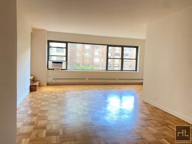 East 55 Street - Photo 0