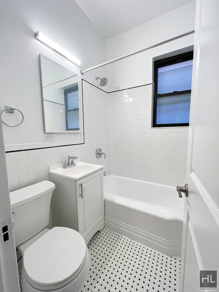 East 82 Street - Photo 4