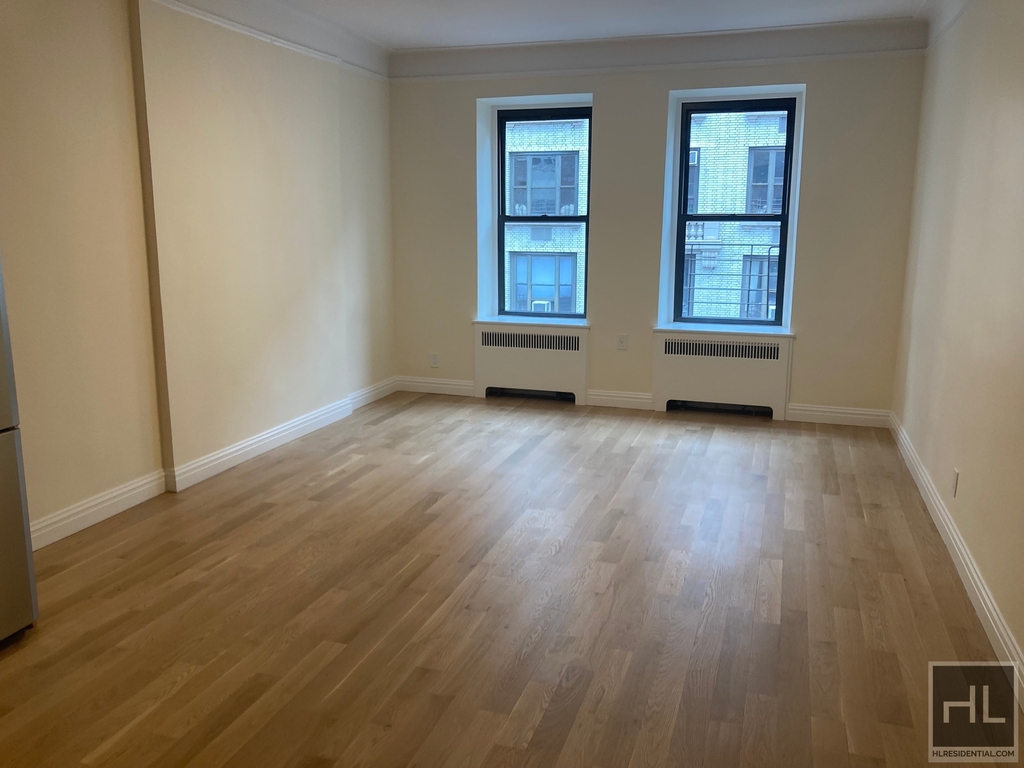 East 82 Street - Photo 0