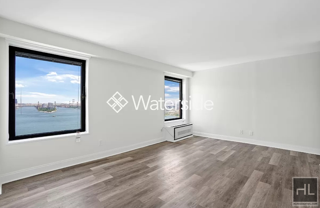 Waterside Plaza - Photo 1