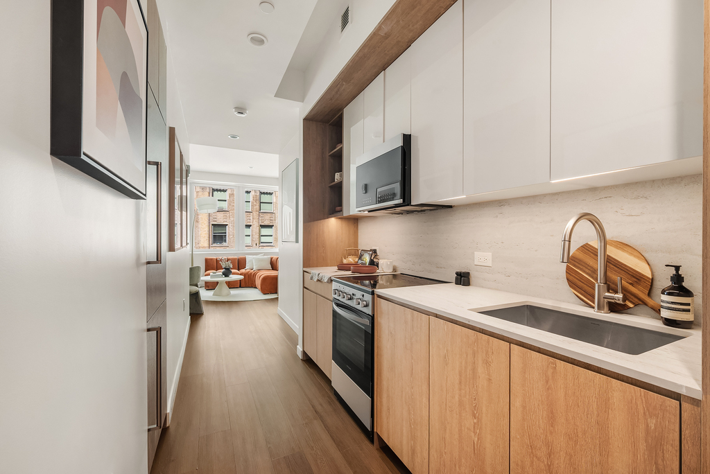 180 Pearl Street - Photo 2