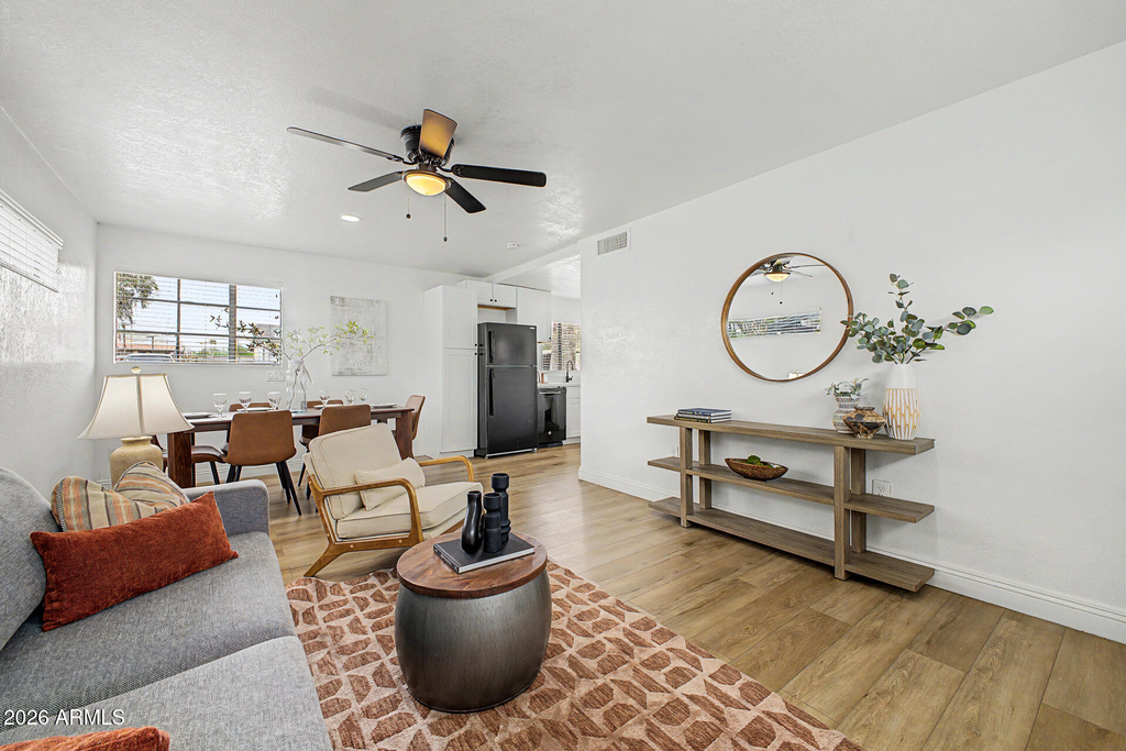 723 E Sunnyslope Lane - Photo 4