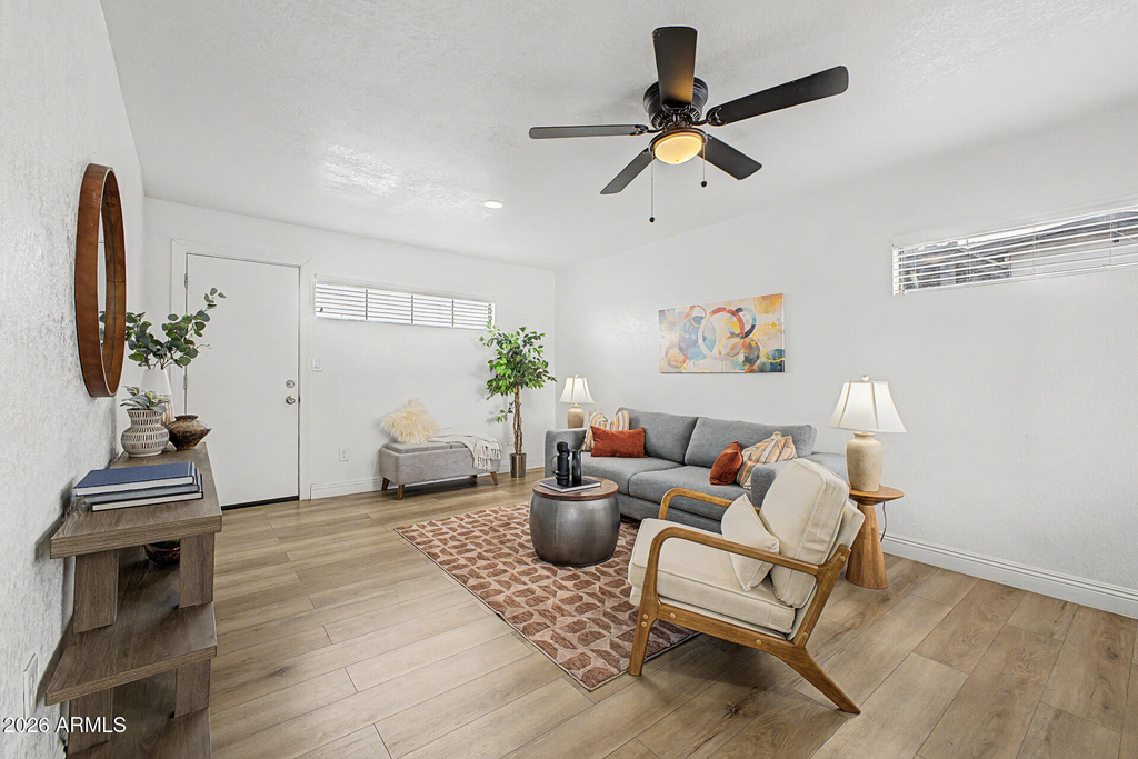 723 E Sunnyslope Lane - Photo 3