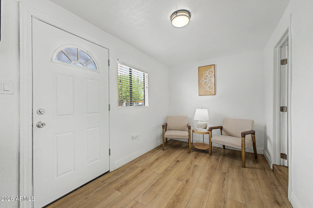 723 E Sunnyslope Lane - Photo 2