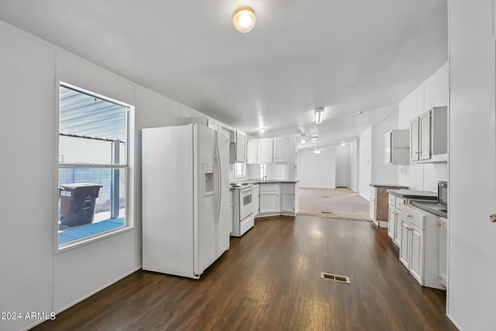 8601 N 103rd Avenue - Photo 11