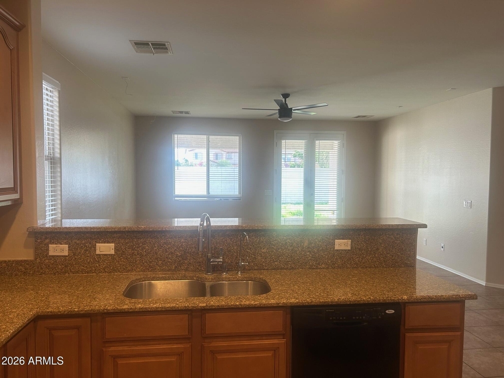 681 E Navajo Trail - Photo 7