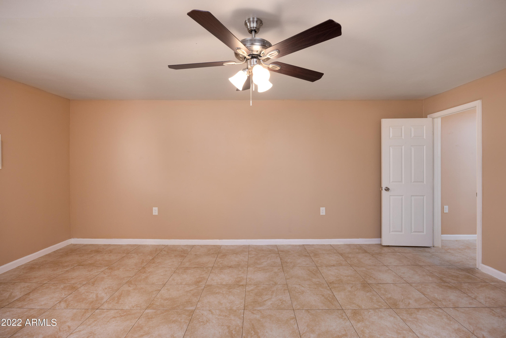 2501 W Belmont Avenue - Photo 11