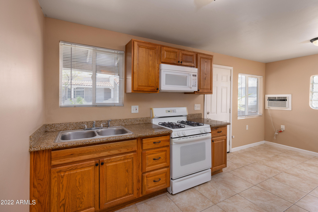 2501 W Belmont Avenue - Photo 7