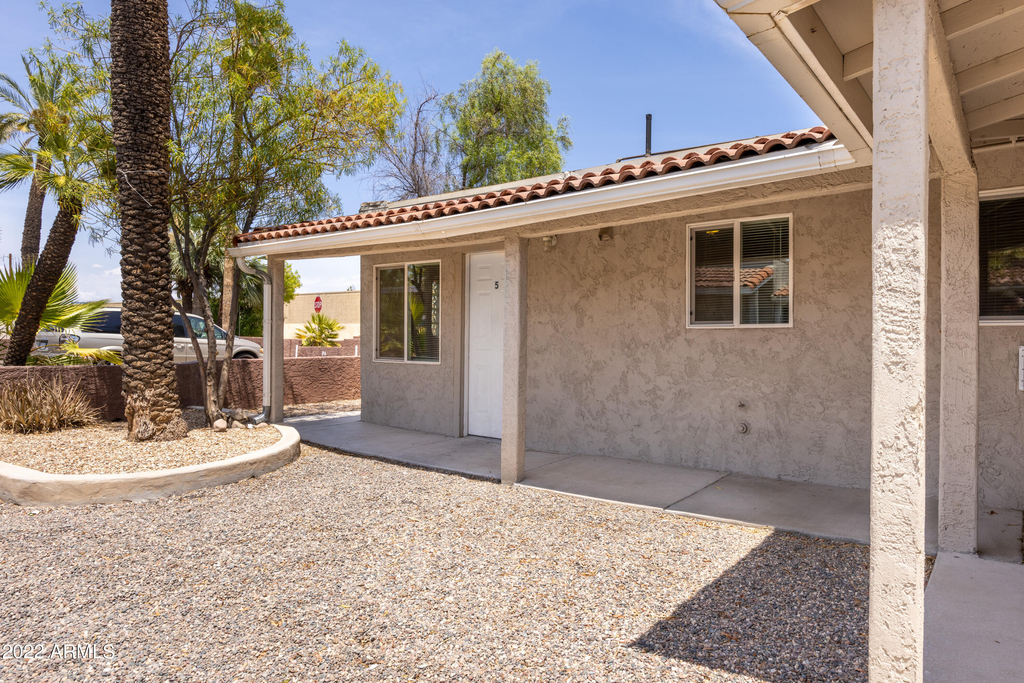 2501 W Belmont Avenue - Photo 2