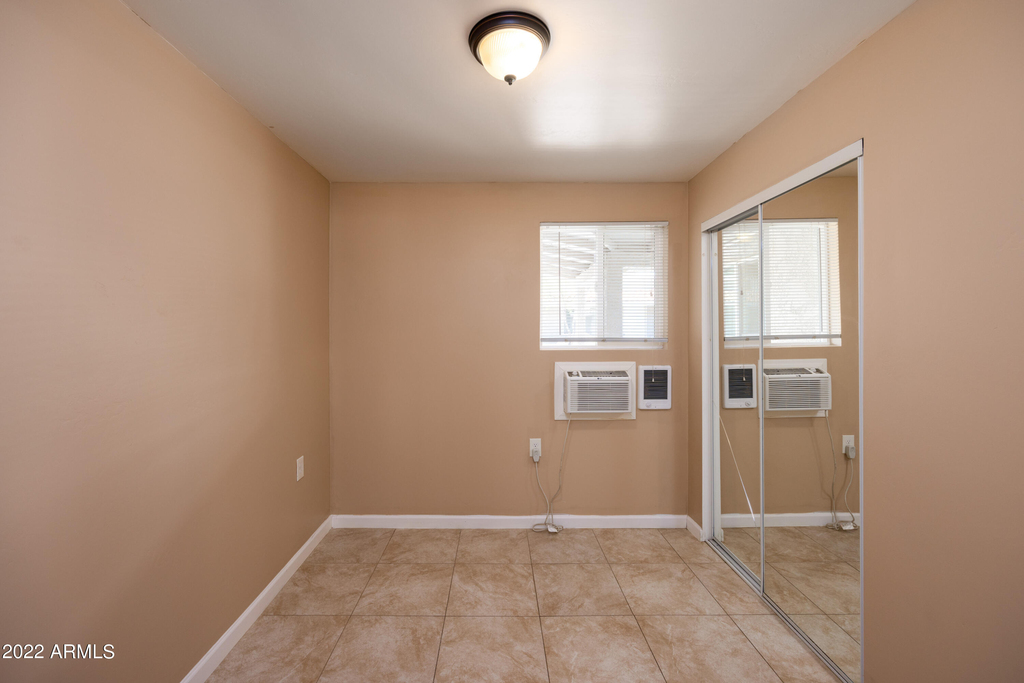 2501 W Belmont Avenue - Photo 13