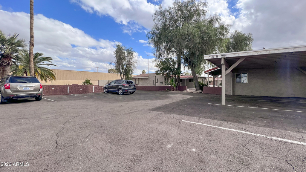 2501 W Belmont Avenue - Photo 22