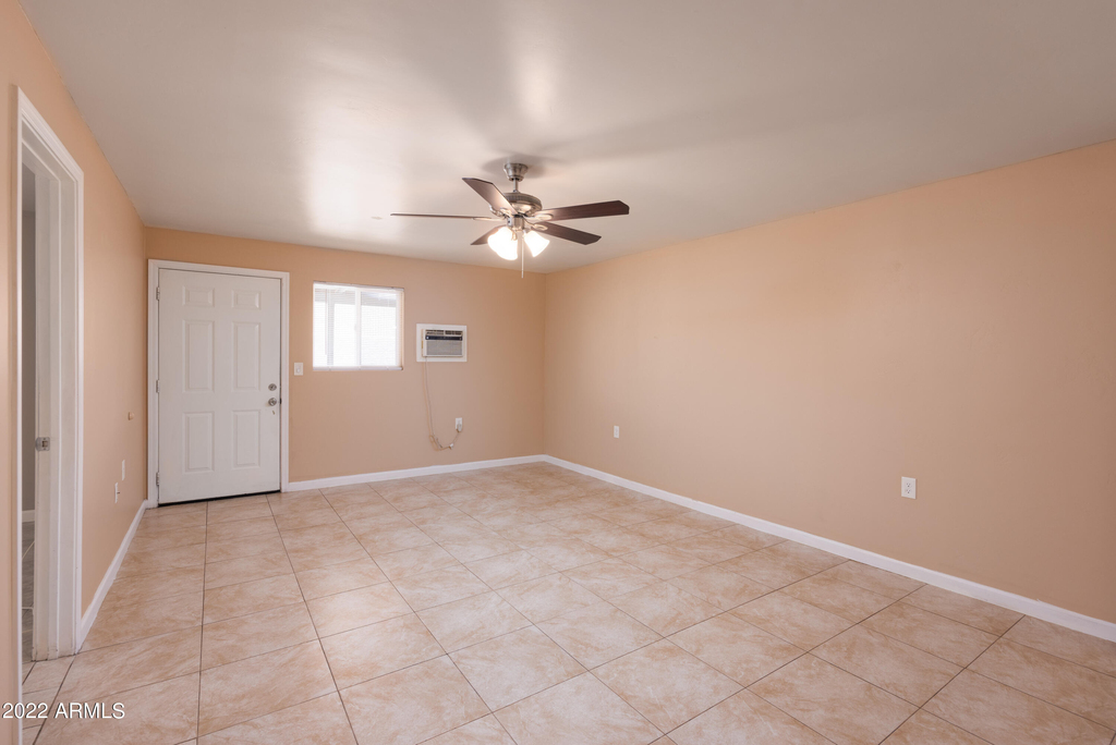 2501 W Belmont Avenue - Photo 10