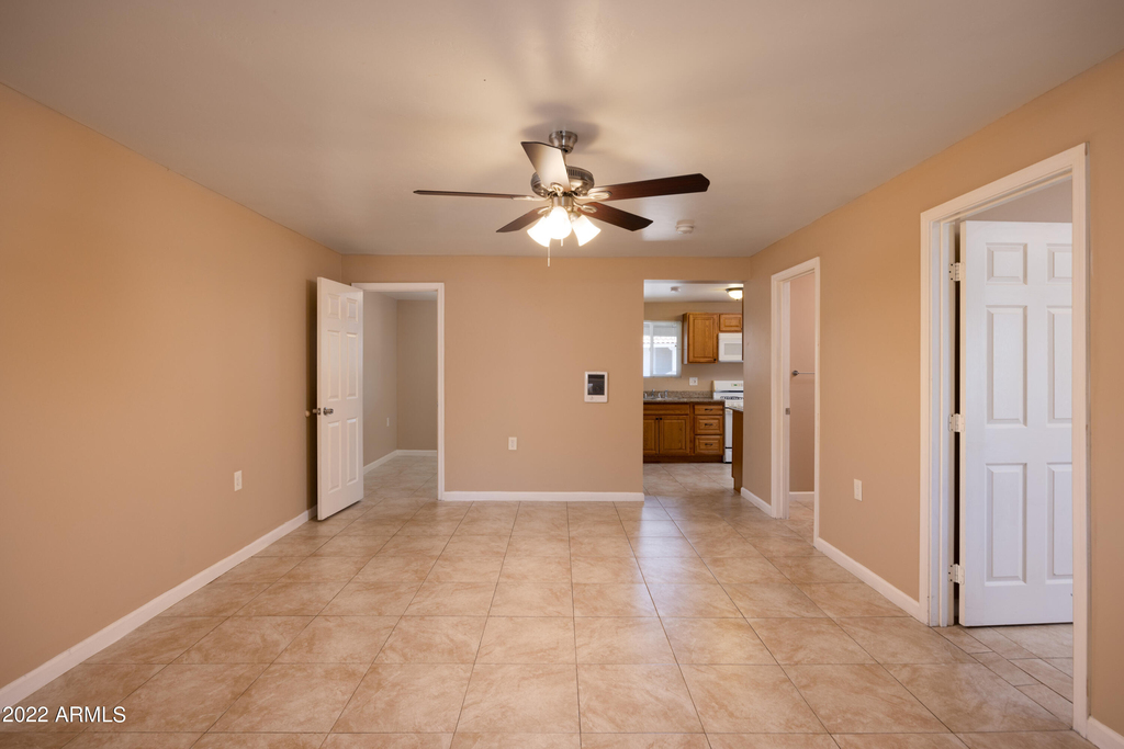 2501 W Belmont Avenue - Photo 12