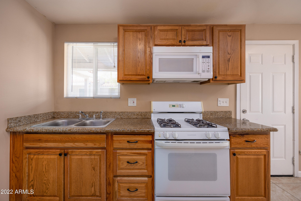2501 W Belmont Avenue - Photo 6