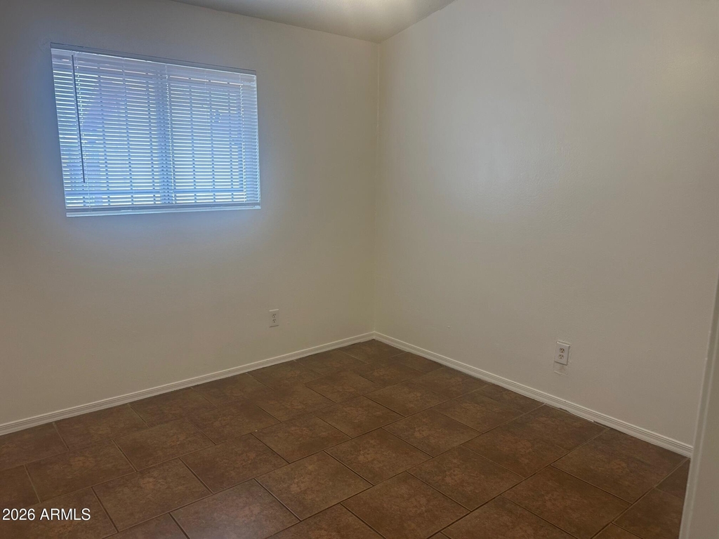 2128 W Devonshire Avenue - Photo 9