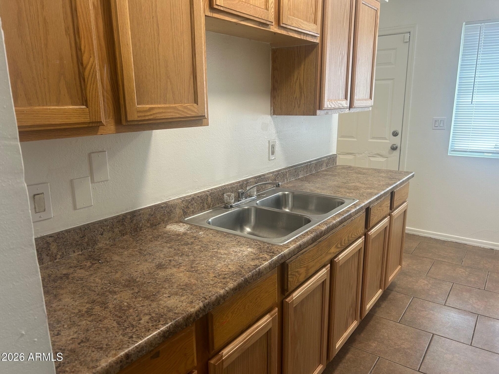 2128 W Devonshire Avenue - Photo 6