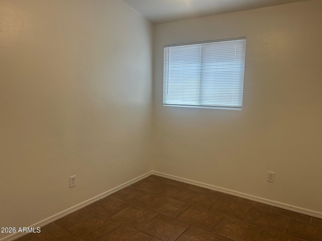 2128 W Devonshire Avenue - Photo 10