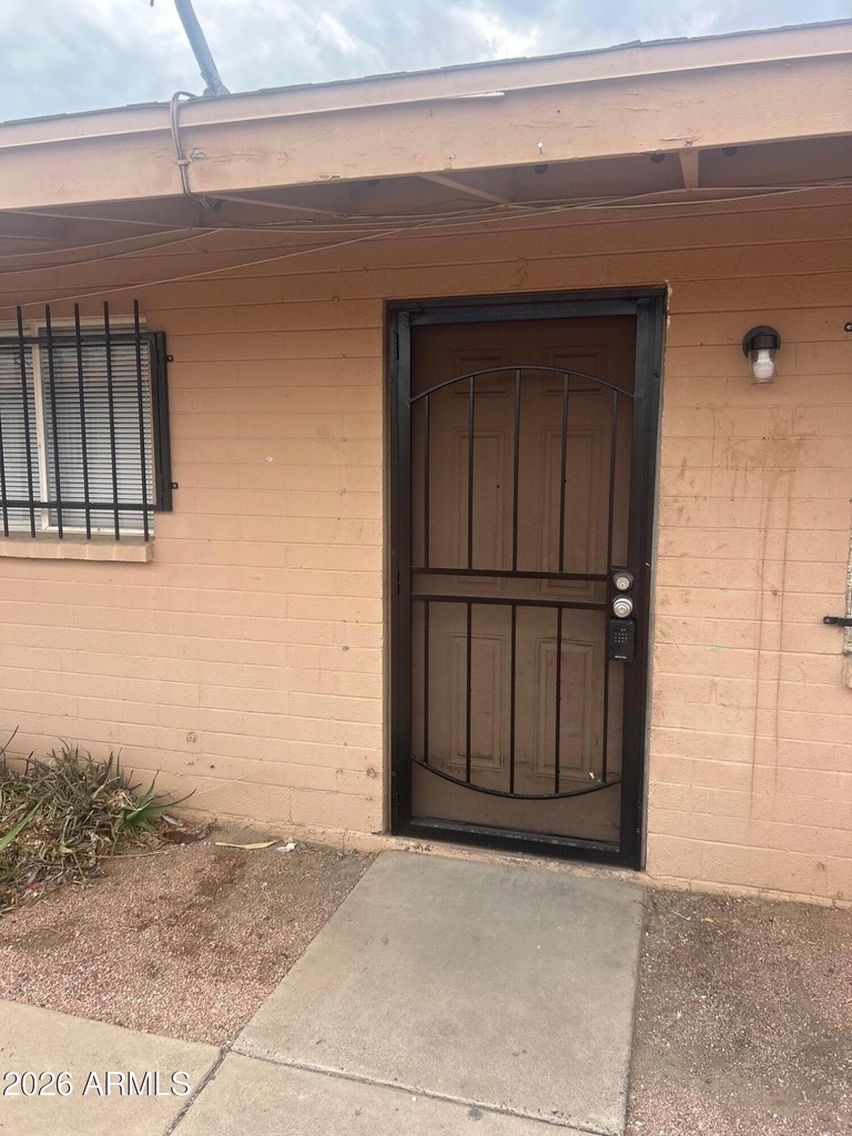 2128 W Devonshire Avenue - Photo 0