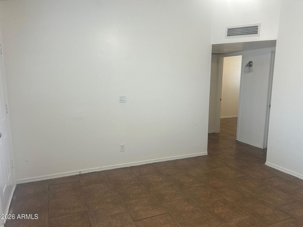 2128 W Devonshire Avenue - Photo 3