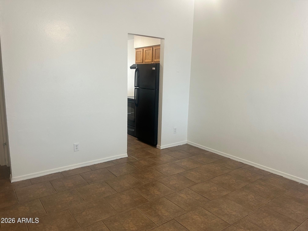 2128 W Devonshire Avenue - Photo 2