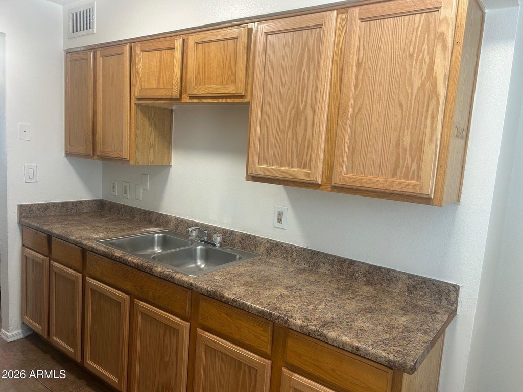 2128 W Devonshire Avenue - Photo 4