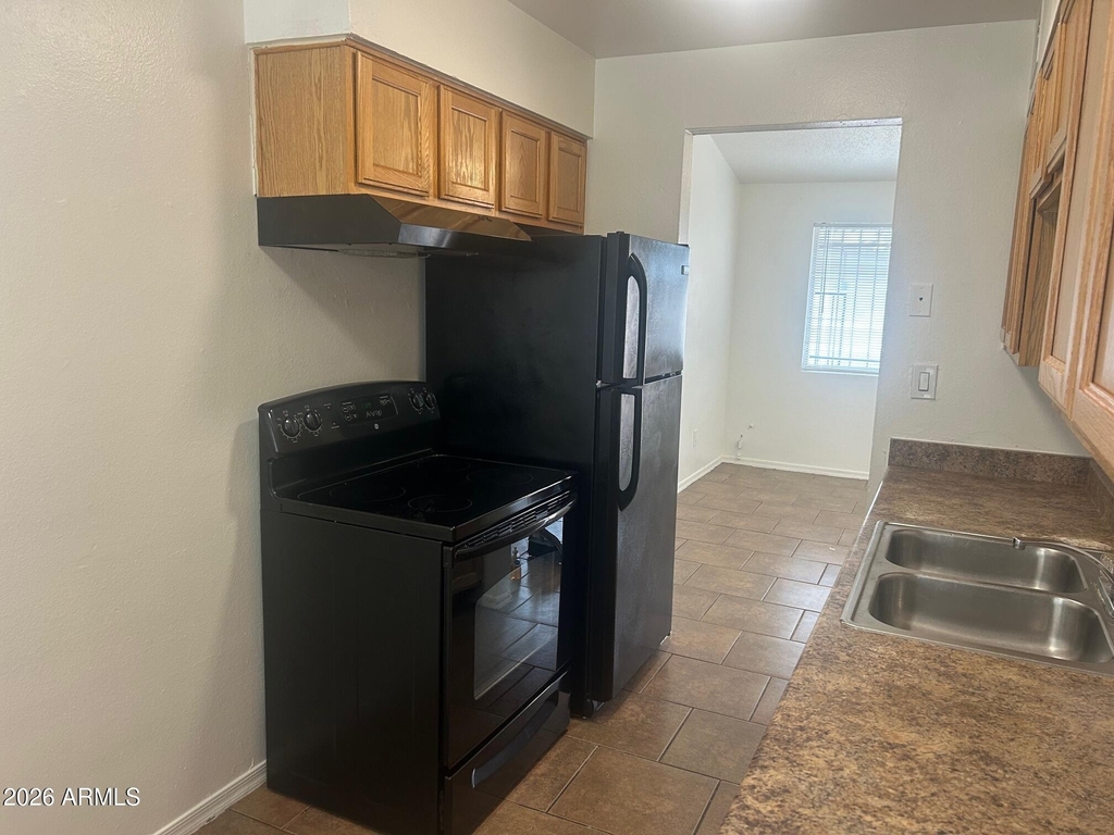 2128 W Devonshire Avenue - Photo 7