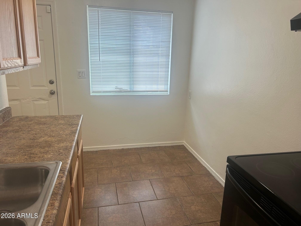 2128 W Devonshire Avenue - Photo 5