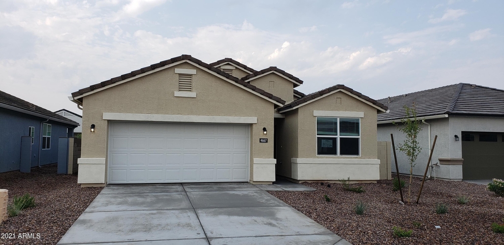 4667 W Nutmeg Avenue - Photo 0