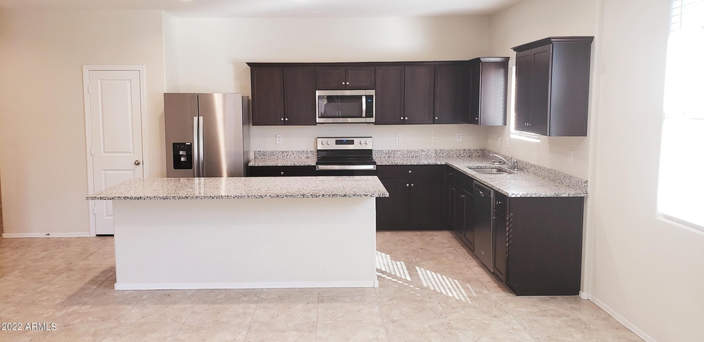 4667 W Nutmeg Avenue - Photo 5