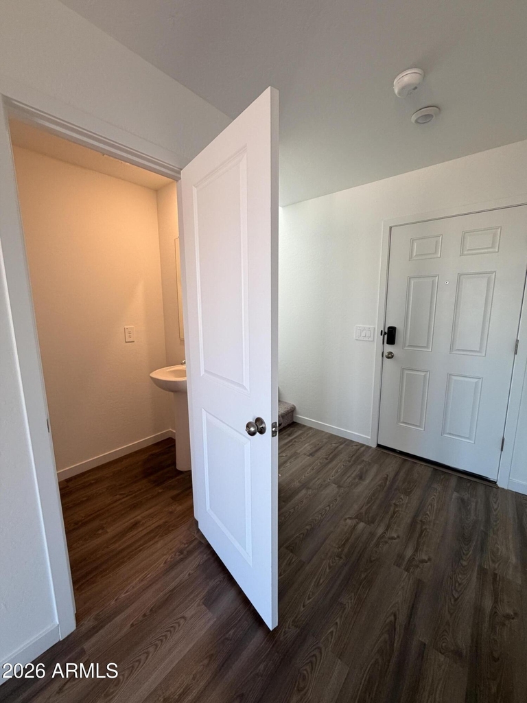 526 W Van Haren Street - Photo 10